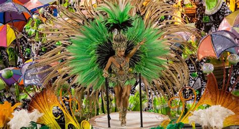 ¡El Carnaval de Samba Mística de Gilberto Gil: Una Fusión Explosiva de Música, Cultura y Alegría!